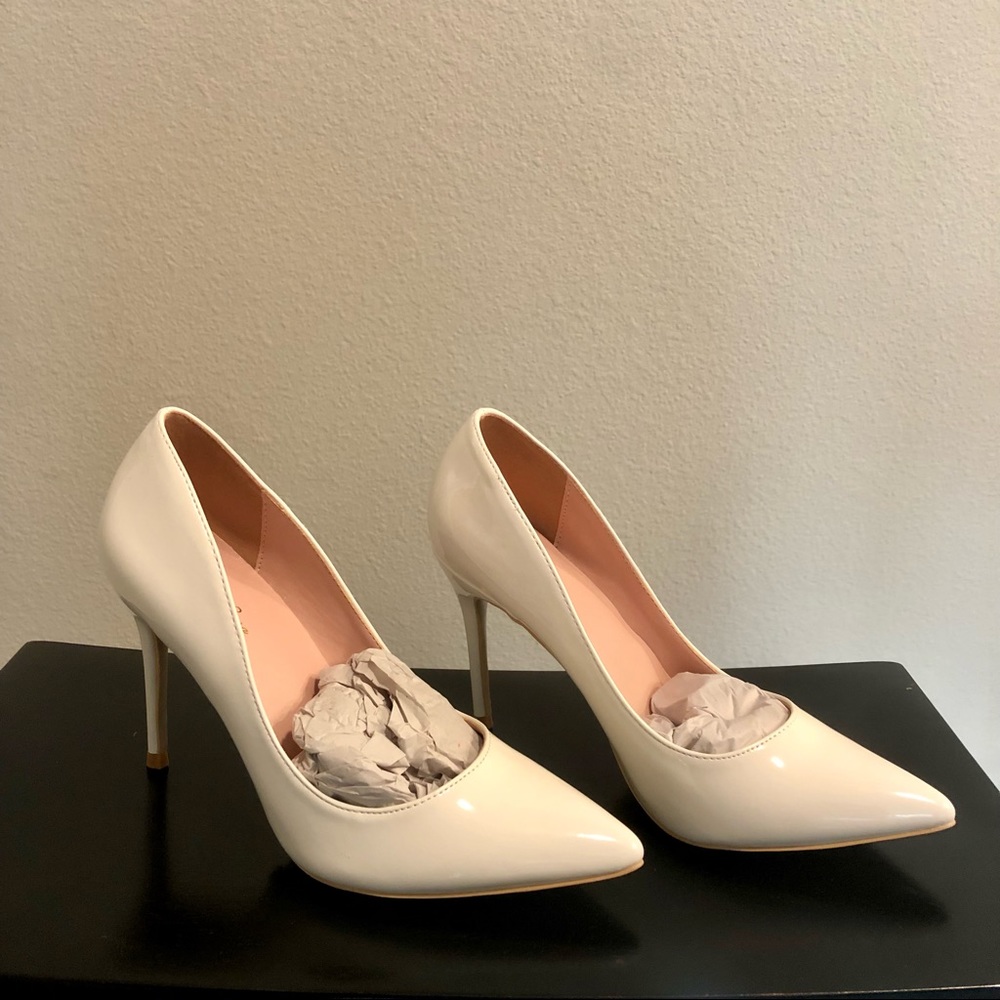 Elisabeth Tang White Club Heels Pumps - Size 6